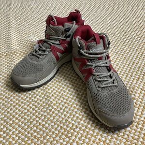 Eddie Bauer hiking men’s sneakers size 6.5Wide. NWT